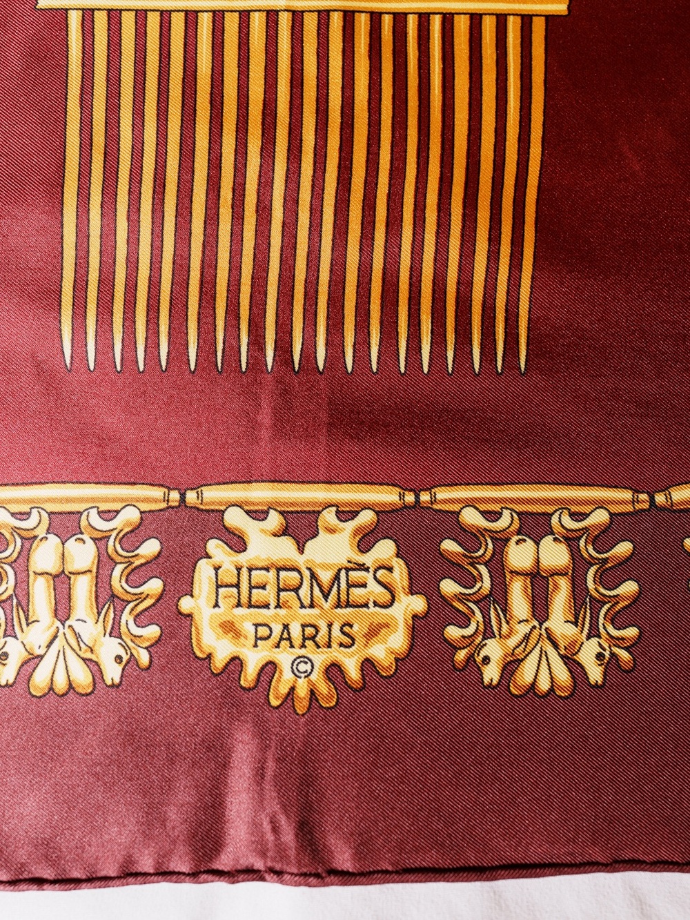 Hermès Les Cavaliers d'Or Silk Carré 90 Burgundy Gold Horsemen Motif - Picture 3 of 7